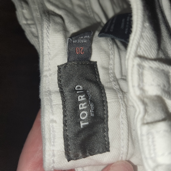 NWOT MID RISE SHORTIE SHORT - VINTAGE STRETCH WHITE Size 20 - Picture 7 of 8